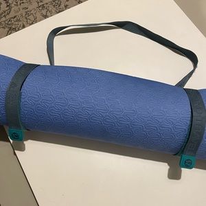 Lululemon velcro mat strap